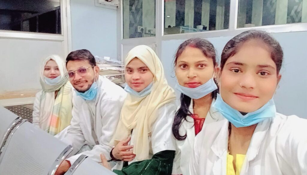 Practical's of DNL Paramedic Students at Alliance Pathology Lab, City Station, Lucknow
