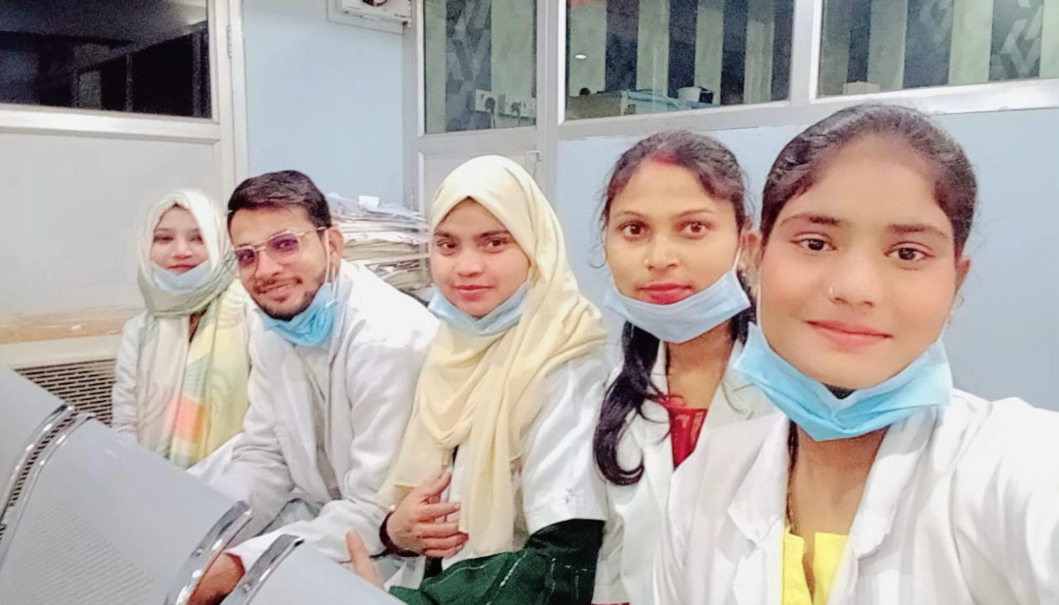 Practical's of DNL Paramedic Students at Alliance Pathology Lab, City Station, Lucknow